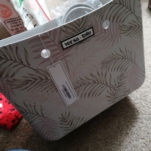 New with tag Versa Carrie Tote